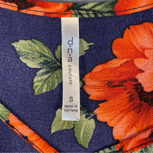DNA Couture Women’s navy & orange Floral blouse, V-neck, cap sleeves, size S - Picture 5 of 8